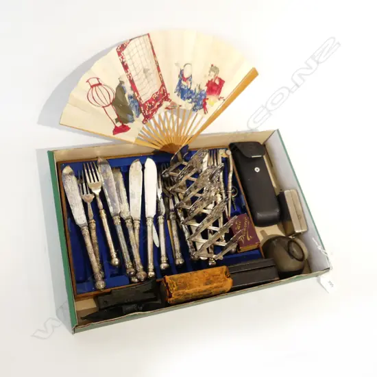 TRAY OF COLLECTABLE EP CUTLERY POCKET KNIVES TOAST RACK ETC