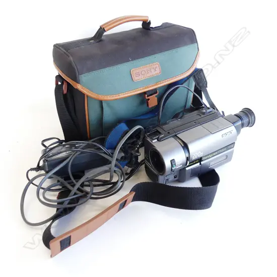 SONY HANDYCAM VIDEO CAMERA, CASED