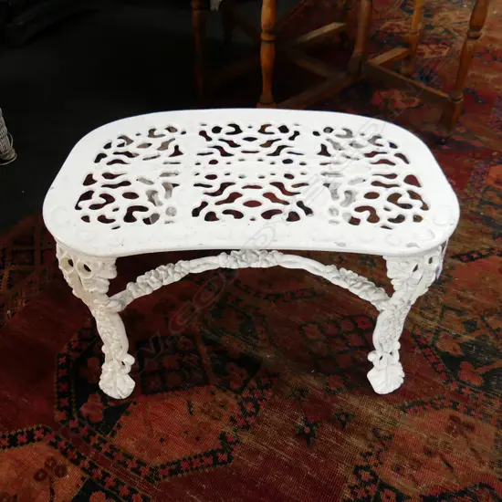 WHITE PAINTED ALUMINIUM GARDEN BENCH SEAT 715x420x410mm