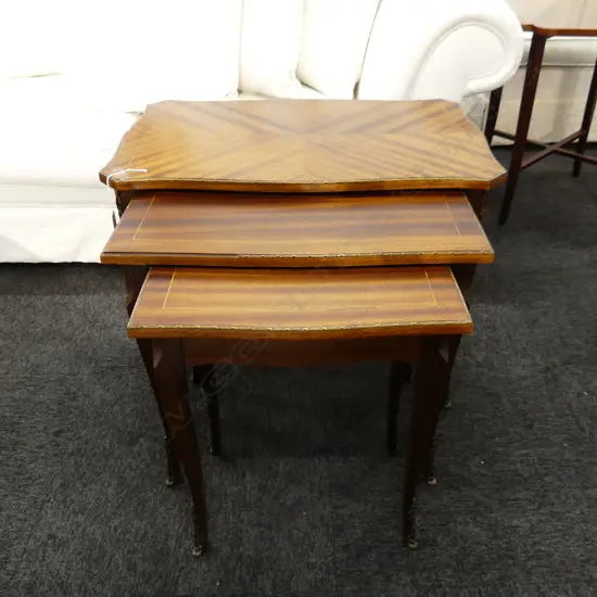 SET OF 3 NESTING TABLES 645x415x530mm