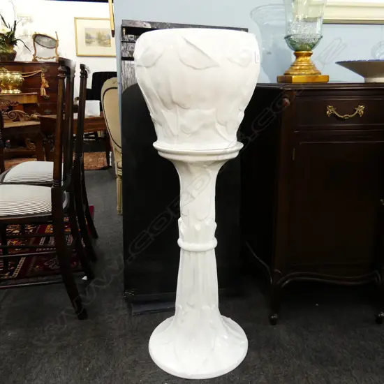 PR WHITE CERAMIC JARDINIERES ON STANDS w. LILY DESIGN H.1030mm