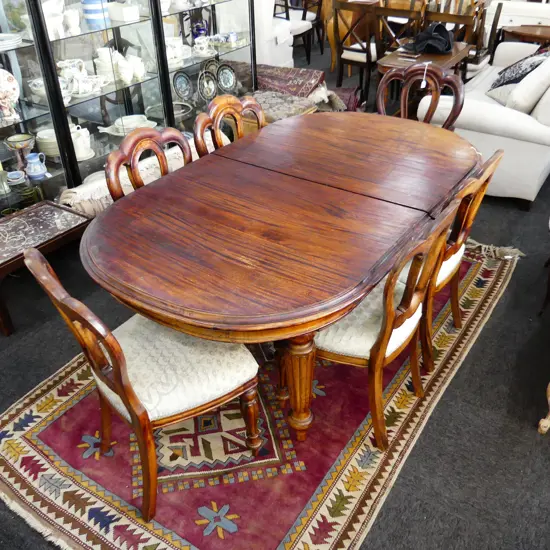 ANTIQUE STYLE MAHOGANY DINING TABLE w. 6 CHAIRS (ONE A CARVER) 1040x1770mm + 1 450mm LEAF