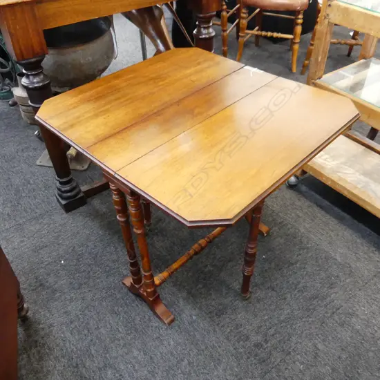 SMALL MAHOGANY DROP SIDE TABLE W.610mm