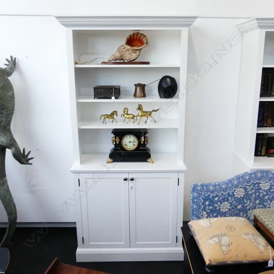 LG WHITE CABINET 960x445x2065mm