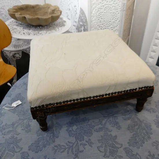 SQUARE FRENCH STYLE WHITE UPHOLSTERED FOOT STOOL 400x400x190mm