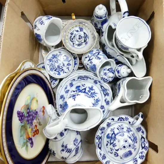 20 PCES BLUE DANUBE INCL. SAUCE BOAT, LIDDED SUGAR, 4 JUGS ETC + 7 PCES ASST. GERMAN CHINA