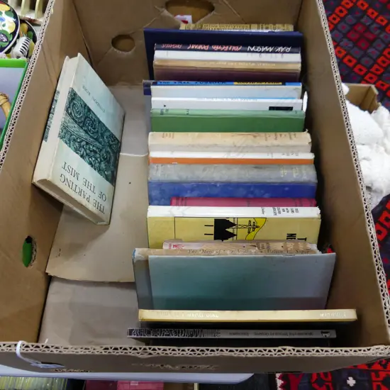 LOT ASST N.Z INTEREST BOOKS