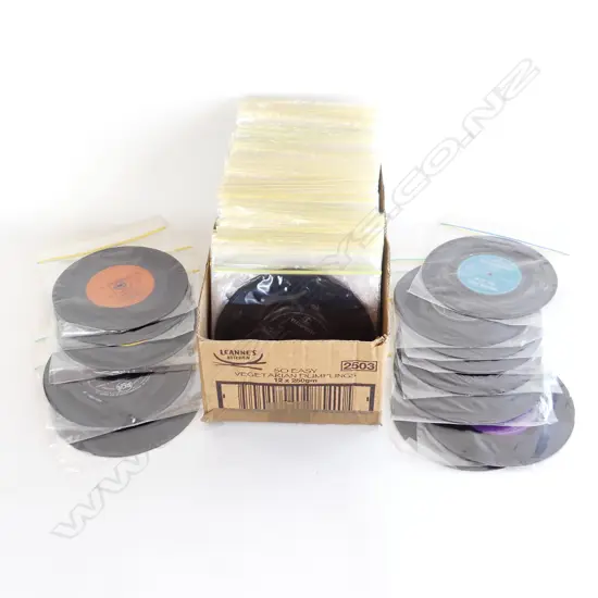 QUANTITY OF 1950S AND 1960S SINGLES. NO COVERS. 