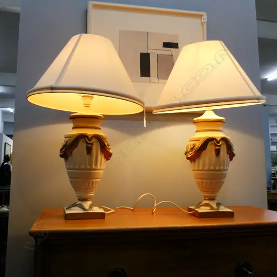 PR WHITE URN LAMPS H.650mm - EUNICE TAYLOR