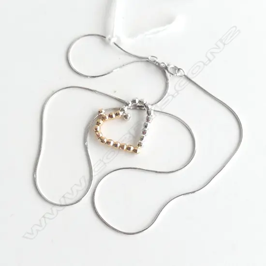 18CT WHITE GOLD CHAIN WITH 18 W AND ROSE GOLD PENDANT 4.1GMS 40CM