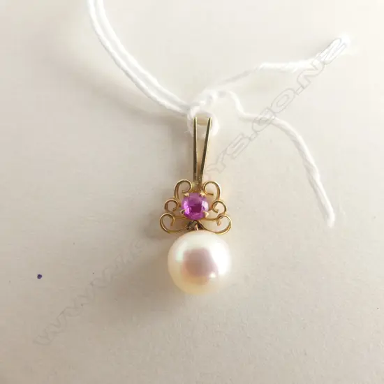 18CT GOLD & PEARL PENDANT W RED STONE (RUBY?) 20776