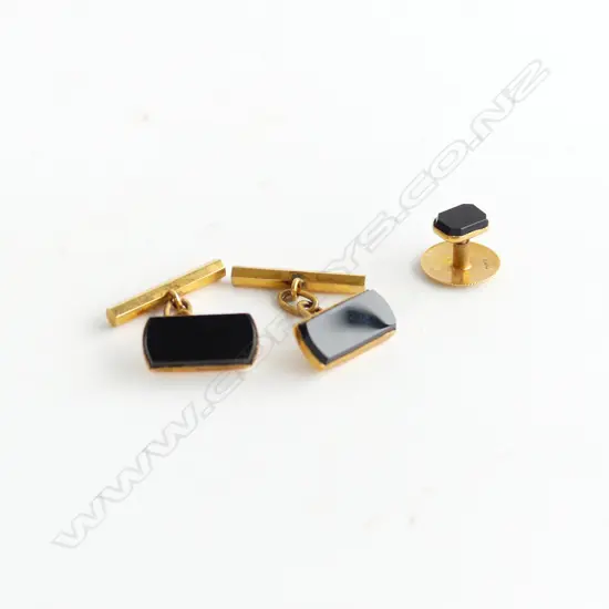 9CT GOLD & ONYX CUFFLINKS & STUD 4.3GMS 