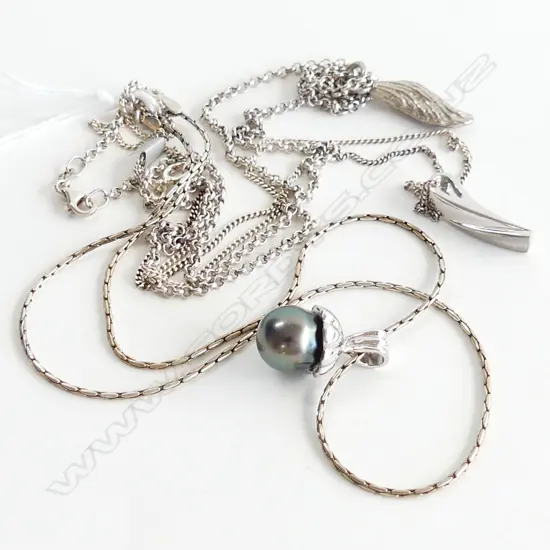 3 STG SILVER CHAINS & PENDANTS, INCL BLACK PEARL 23.5GMS