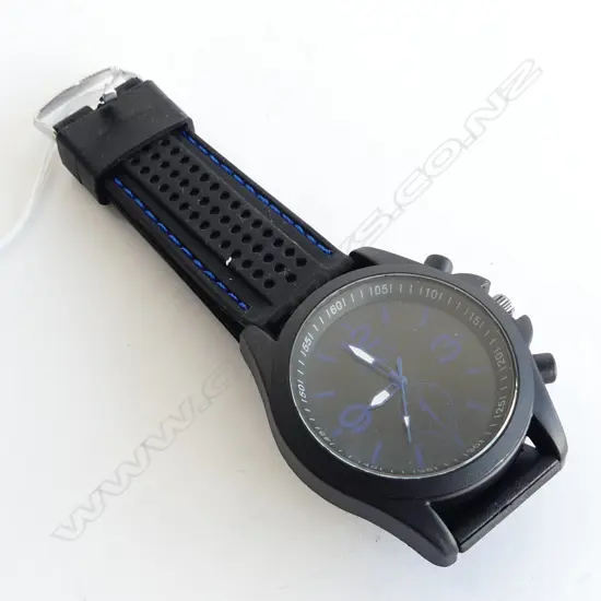 LG MENS SPORTS STYLE  WATCH, IN WORKING ORDER