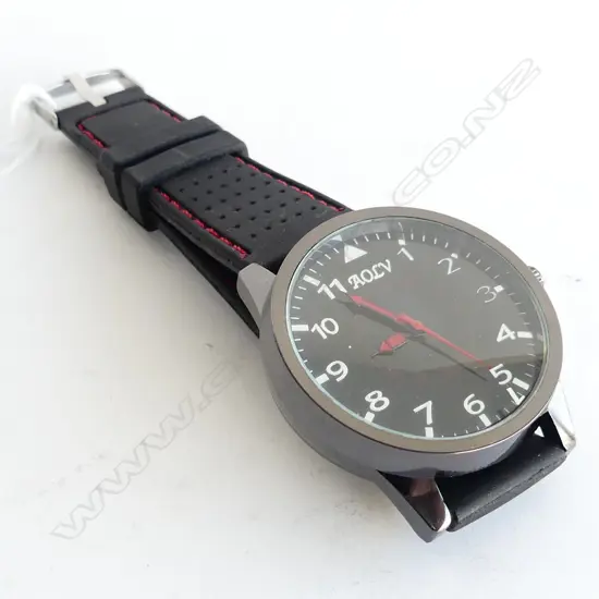LG MENS WRIST WATCH, IN WORKING ORDER 