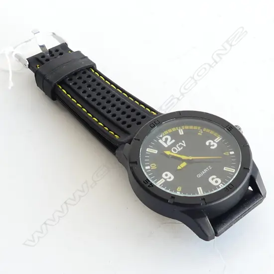 LG MENS SPORTS STYLE WATCH, IN WORKING ORDER