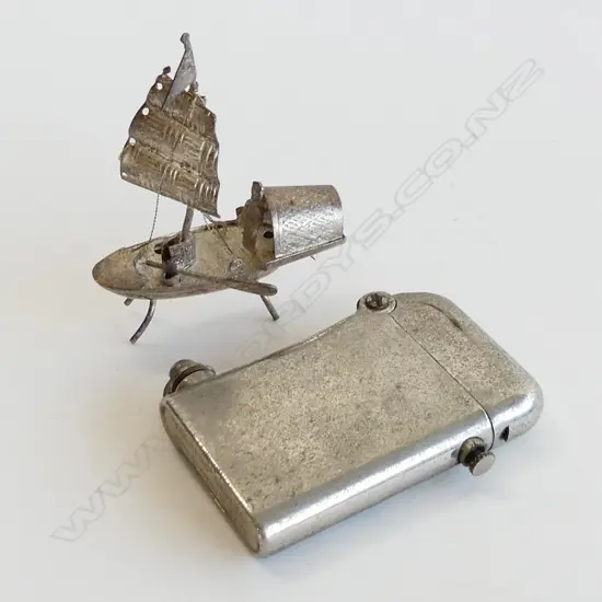OLD THORENS CIGARETTE LIGHTER (WORKING) + SM METAL ORIENTAL BOAT (L47MM)