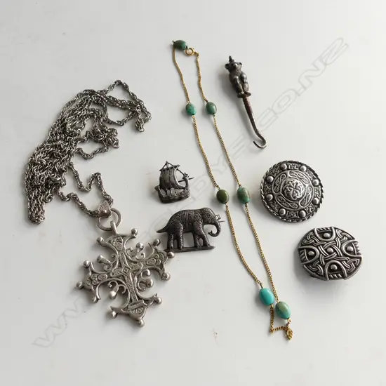 9ct TURQUOISE NECKLACE& SILVER NECKLACE & 4 INTERESTING BROOCHES PLUS BEAR HOOK