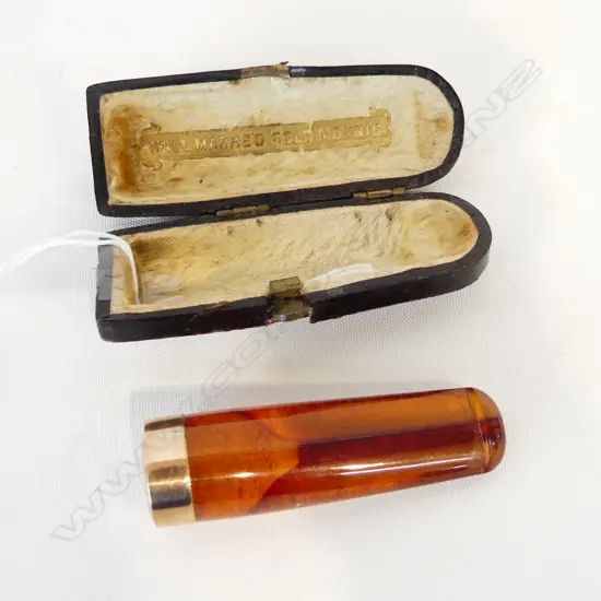 9CT GOLD AMBER CIGAR HOLDER IN CASE 'HALLMARKED GOLD MOUNTS' STAMPED '9  375 BIRM 1901'