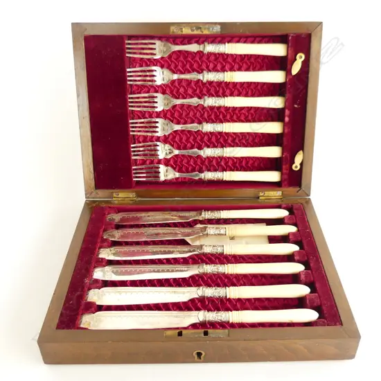 CASED 12 PCE IVORINE & EP FISH SET