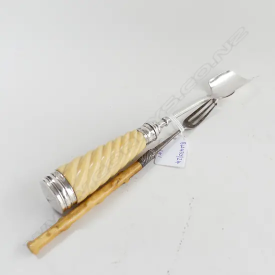 STILTON EP & MARINE IVORY CHEESE SCOOP & S/S PICKEL FORK L230MM