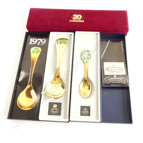 PR GEORG JENSEN SILVER GILT SPOONS w. 3 LEAF CLOVER + TEASPOON w. ENAMEL DESIGN, CASED 110 GRAMS