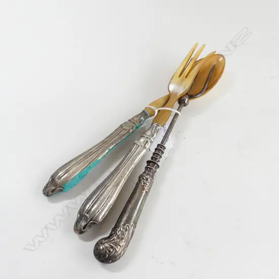 PR 800 SILVER HANDLED & HORN SERVING SPOONS & BREAD FORK L250MM