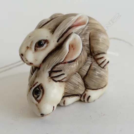 IVORY NETSUKE; PAIR OF RABBITS, SIGNED L.35mm