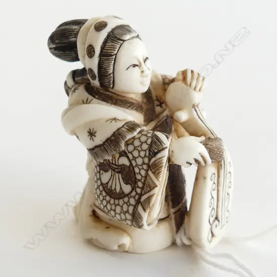 IVORY NETSUKE; WOMAN w. STRINGED INSTRUMENT, SIGNED H.40mm 
