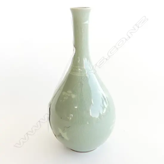 CHINESE CELADON VASE WITH BIRD DECORATION H 190 MM