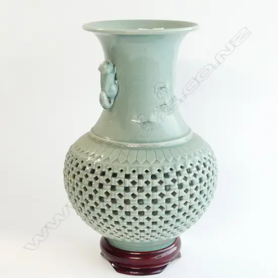 CHINESE CELADON PIERCED VASE ON STAND H 300 MM