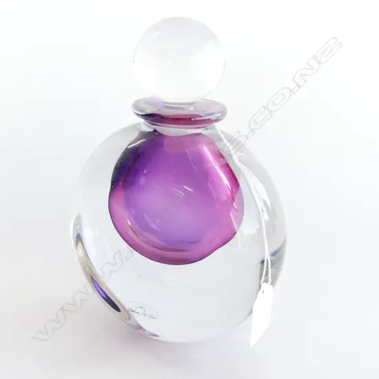 HOGLUND GLASS DECANTER WITH STOPPER H 210 MM ETCHED MARK TO BASE