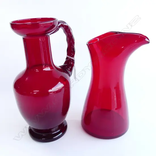 2 RED GLASS VESSELS H.260mm