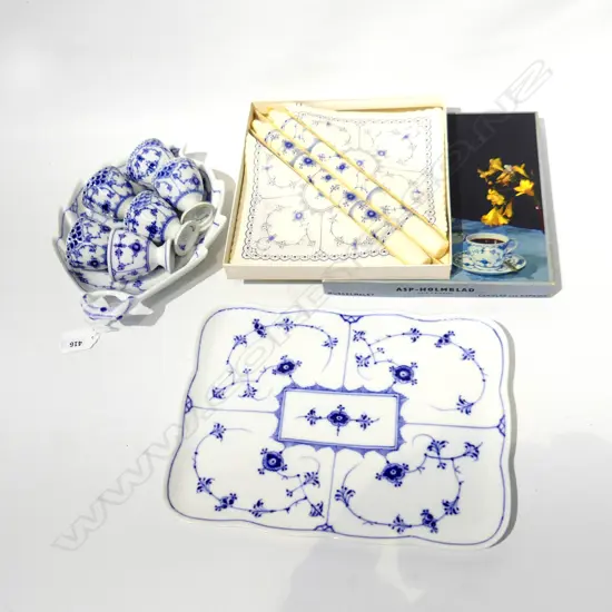 9 PCES ROYAL COPENHAGEN; TRAY 285x215mm, LEAF TRAY, 8 EGG CUPS + CANDLE & NAPKIN SET