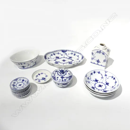 15 PCES ASST. ROYAL COPENHAGEN BLUE LACE; JAR, LIDDED CONTAINER, OVAL DISH, OVAL BOWL, 3 BOWLS 140mm dia, 8 PIN DISHES