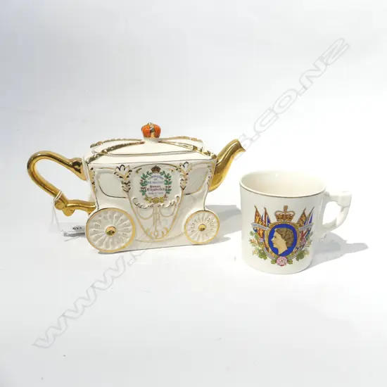 1953 CORONATION CARRAGE TEAPOT H150&CORONATION MG H90MM 