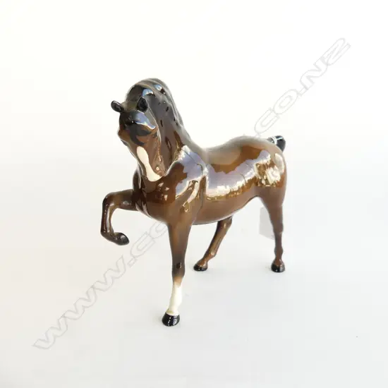 BESWICK BROWN HORSE FIGURINE L. 190MM