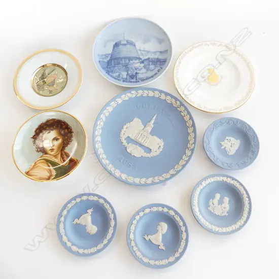 9 ASST PLATES W/WOOD/B+G/CHOKIN AND WORCESTER D 200 MM