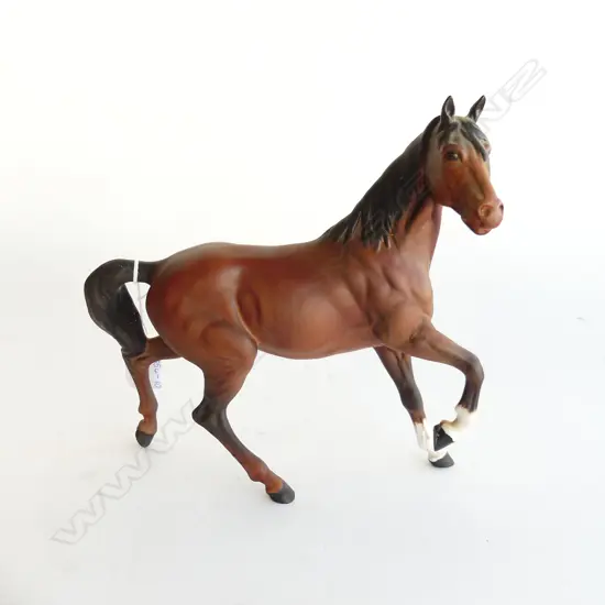 BESWICK HORSE, MATTE BROWN, L. 230MM