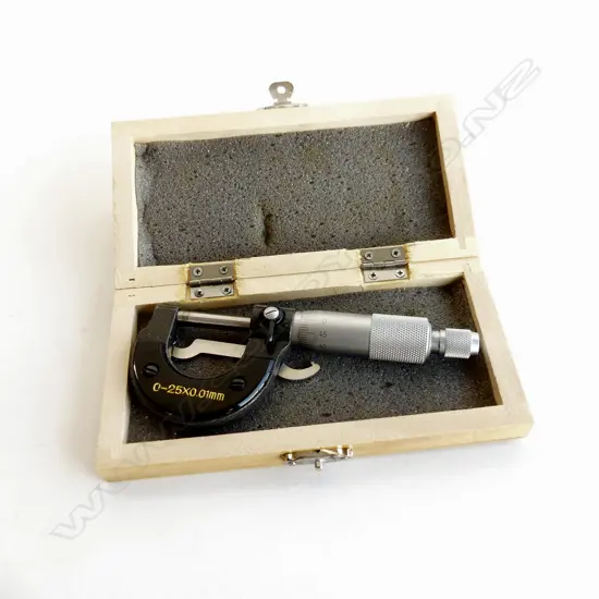 MICROMETER IN WOODEN BOX 