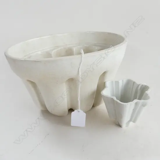 2 VICT CHINA JELLY MOULDS LARGEST 225 WIDTH SMALLEST 80MM