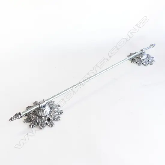 VINTAGE SILVER METAL TOWEL RAIL L.650mm