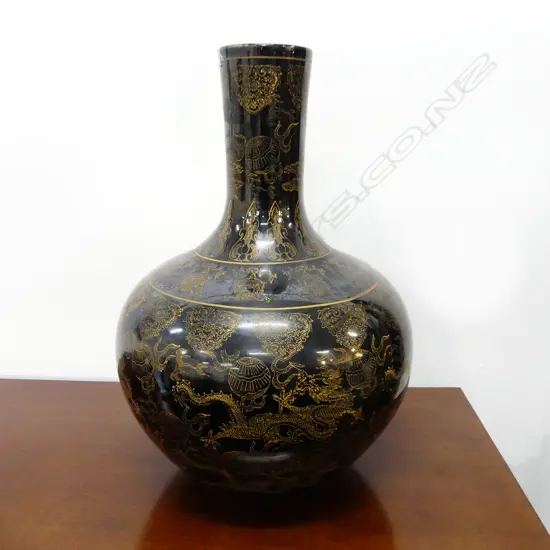 LG BLACK CHINESE VASE w. DRAGONS H530MM