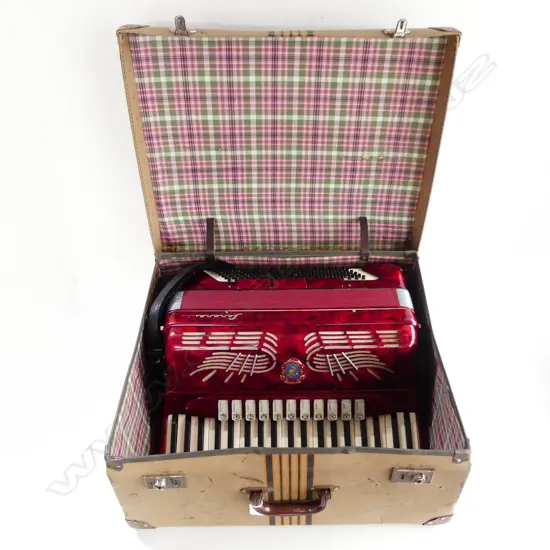 ITALIAN PIANO ACCORDIAN IN CASE L510 W440MM