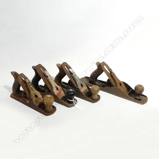 4 RUSTED VINTAGE STANLEY PLANES