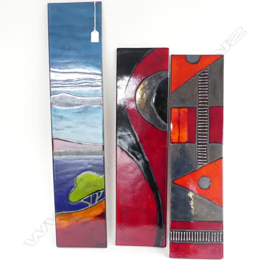 3 POTTERY WALL PLAQUES MORRIS & JAMES LARGEST L810 W170MM