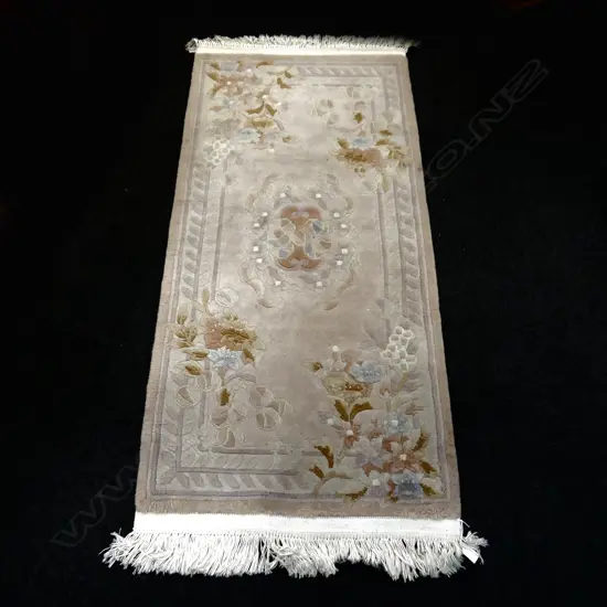 MACHINE KNOTTED WOOL PILE RUG 