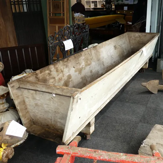 VERY LONG COLONIAL TROUGH ON WHEELS L.3665mm