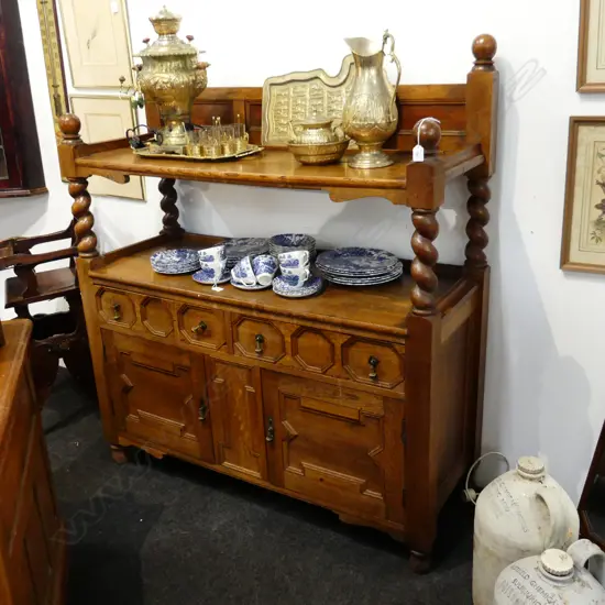 VICTORIAN OAK COURT CUPBOARD