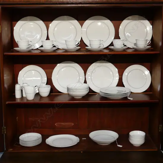 JAPANESE YAMATO ROYALTY 6 PLACE SETTING FULL DINNER SERVICE...as new